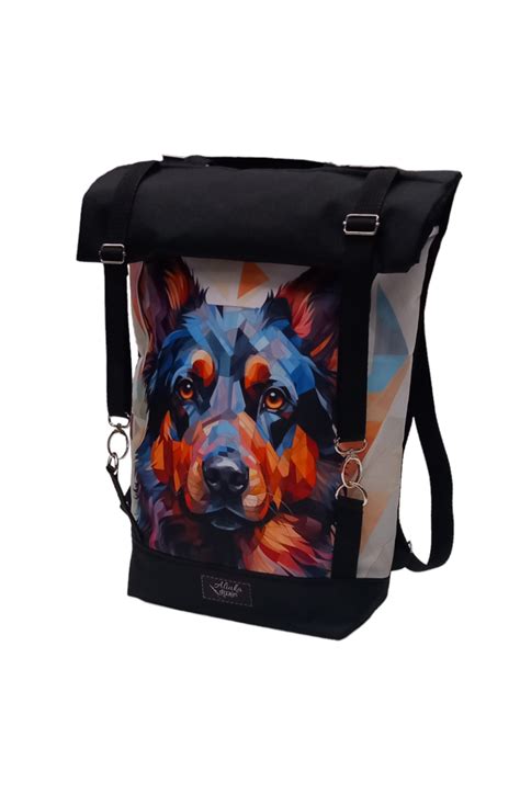 Detail látky trička s nemeckým ovčiakom