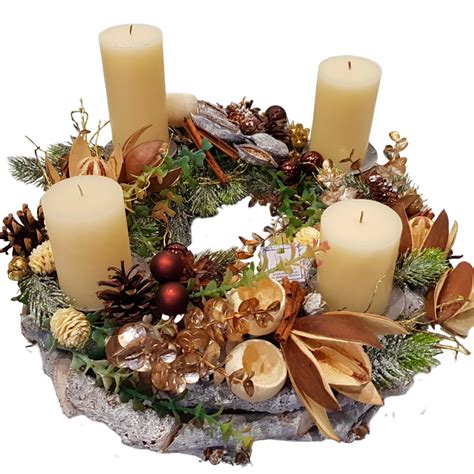 Obrázok: Adventný veniec a vianočné ozdoby