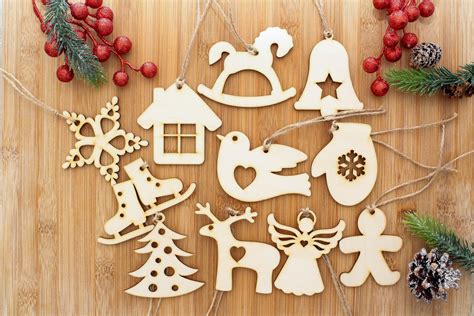 Ukážka rôznych personalizovaných vianočných ozdôb