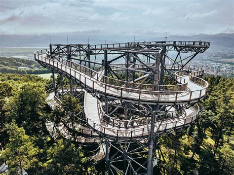 Vyhliadková veža Čajka v oblakoch