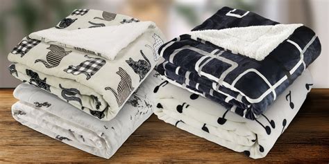 Detail textúry deky s motívom husky