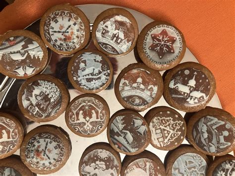 Jedlé obrázky psov a mačiek na torte