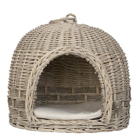 Štýlový ratanový pelech pre psa v modernom interiéri