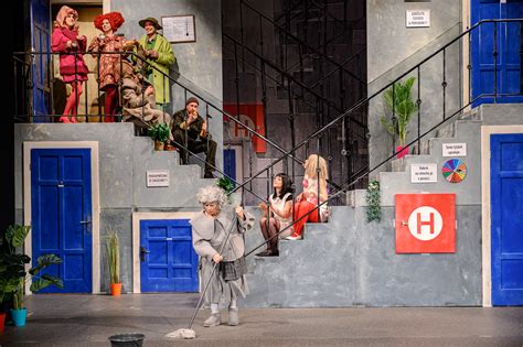 Divadelná inscenácia s Kamilou Magálovou