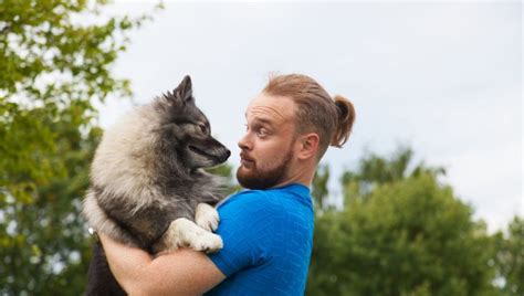 Pes a človek priateľsky spolu