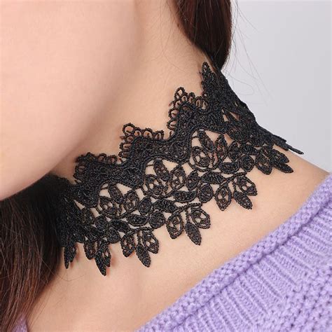 Čipkovaný choker náhrdelník