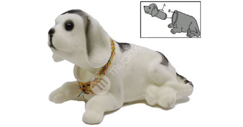 Pes s naklonenou hlavou a šťastným výrazom