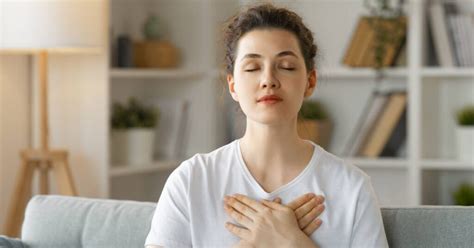 Ilustrácia aplikácie masti na hrudník