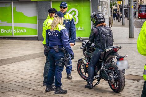 Infografika porovnávajúca právomoci SBS a polície