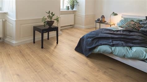 ukážka rôznych drevených dekorácií do interiéru