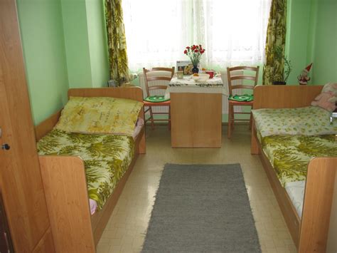 Interiér útulného domova na pol ceste