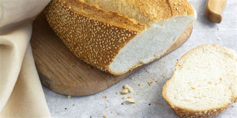 Kontrast čierneho a bieleho psa ako symbolov