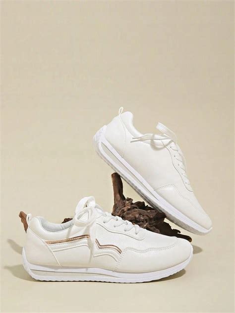 Pes pracujúci na stope s nízkym nosom