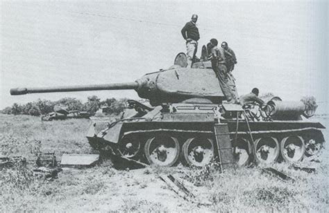 Posádka tanku T-34 s psom Šarikom