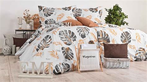 Koláž rôznych dizajnov posteľných obliečok s psami