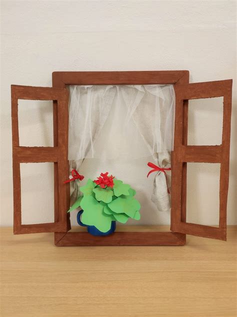 Palček a jej priateľky ukryté v kvetoch pred Makeniným psom