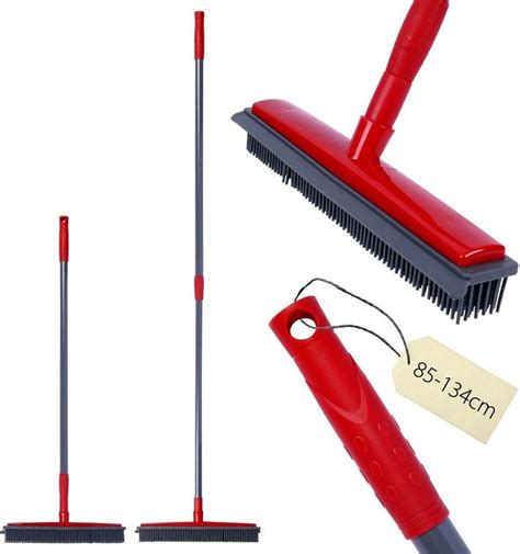 Gumová metla na zbieranie chlpov z podlahy