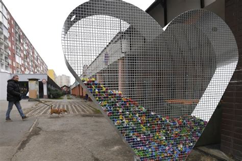 Ilustračné foto železného srdca na zber vrchnákov