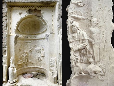 Staroveké rímske reliéfy s psami