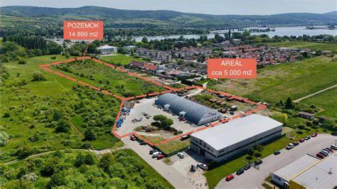 Bezpečný a oplotený psí resort s týmto pozemkom