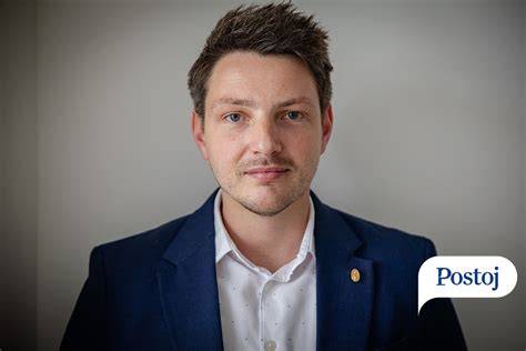 Infografika: Základný postoj a postupy pochodu