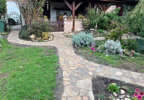 Chodník z prírodného kameňa