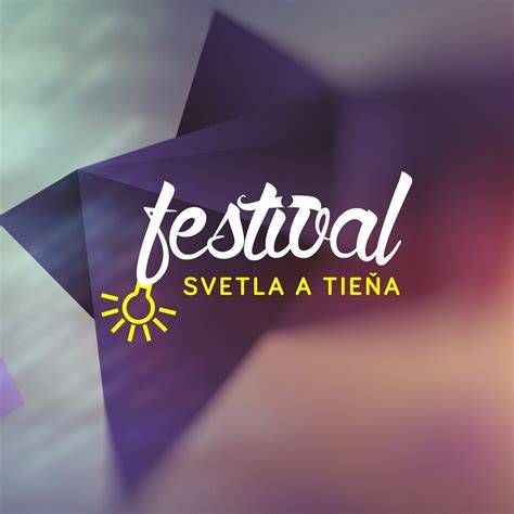 Príklad vrstveného kreslenia psa s oddelením svetla a tieňa