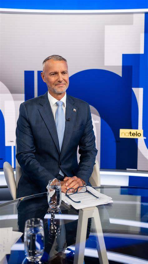 Archívna fotografia Vladimíra Mečiara na tlačovej konferencii