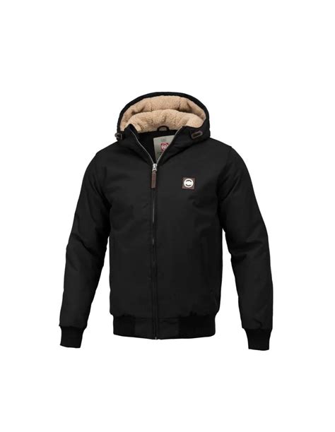 Ukážka rôznych produktov značky Pitbull West Coast