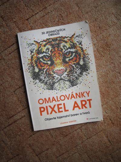 Ukážka dokončeného pixel art zajaca s vyfarbením a kontúrami.