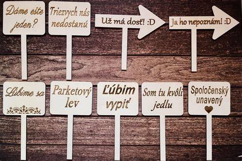 Dekorácie a rekvizity pre psí hostí na svadbe