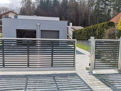 Schéma: optimálne oplocenie dvora so psom, výška, základy, dvojitá brána