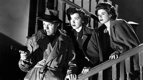 film noir scéna s čiernym psom