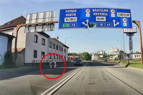 Poškodená cesta v Šarišských Michaľanoch