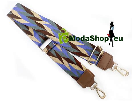 Rôzne vzory a farby dizajnových obojkov pre psov