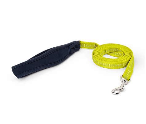 Obojok s reflexnými prvkami pre lepšiu viditeľnosť psa v noci