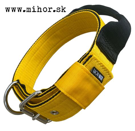 Dizajnový obojok s výšivkou