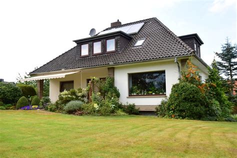 Stromy zatieňujúce susedný pozemok