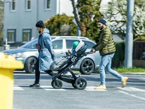 rodinná prechádzka s vyžlou