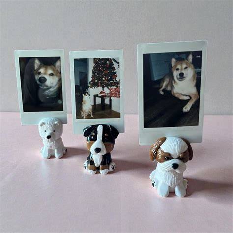 https://example.com/images/dog-photo-holder-01.jpg