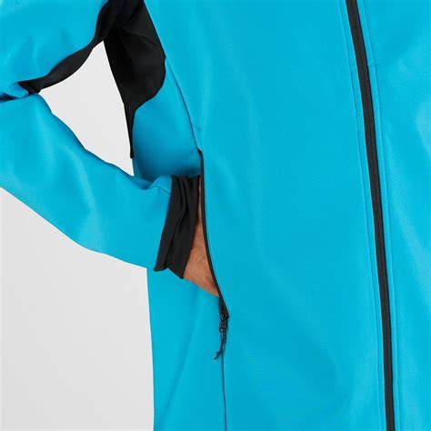 Porovnanie materiálov postrojov: nylon, koža, softshell