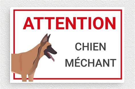 Obrázok s tabuvami varovaní: „Attention, chien méchant!“