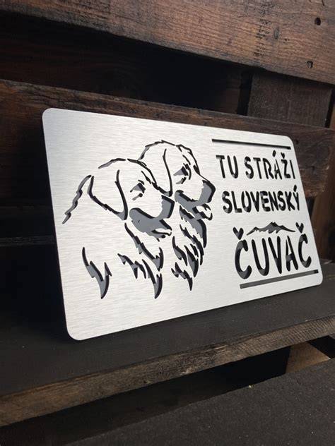 Pozor pes - Tu stráži slovenský čuvač, 3D tabuľka z dibondu, dekorácia a výkladná prezentácia