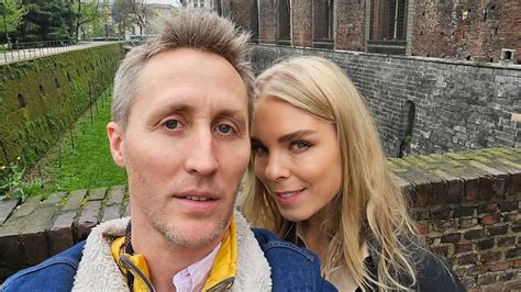 Fotografia Mateja Sajfu Cifru a Veroniky Cifrovej-Ostrihoňovej s ich psom Molly