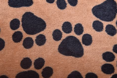 Detail vzoru psích labiek na obliečke