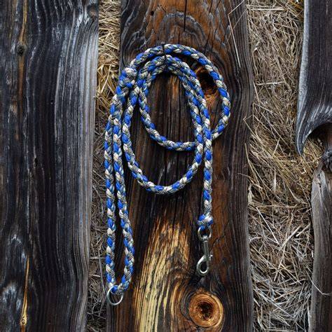 Infografika: Výber materiálov a komponentov pre paracord vodítko